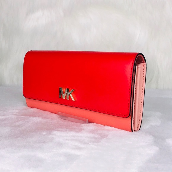 Michael Kors Montgomery Carryall Wallet - Picture 2 of 8